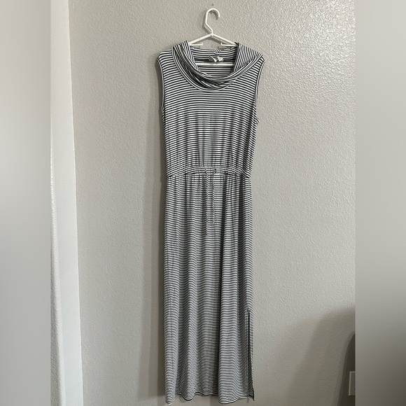 ZENERGY BY CHICO’S Sleeveless Black/White stripe Cowl Neck Maxi Dress Size 1 - Picture 1 of 7